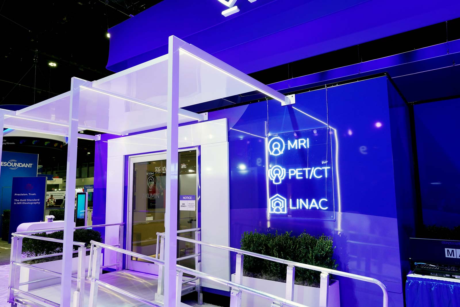 Akumin AXIS MRI - Exterior