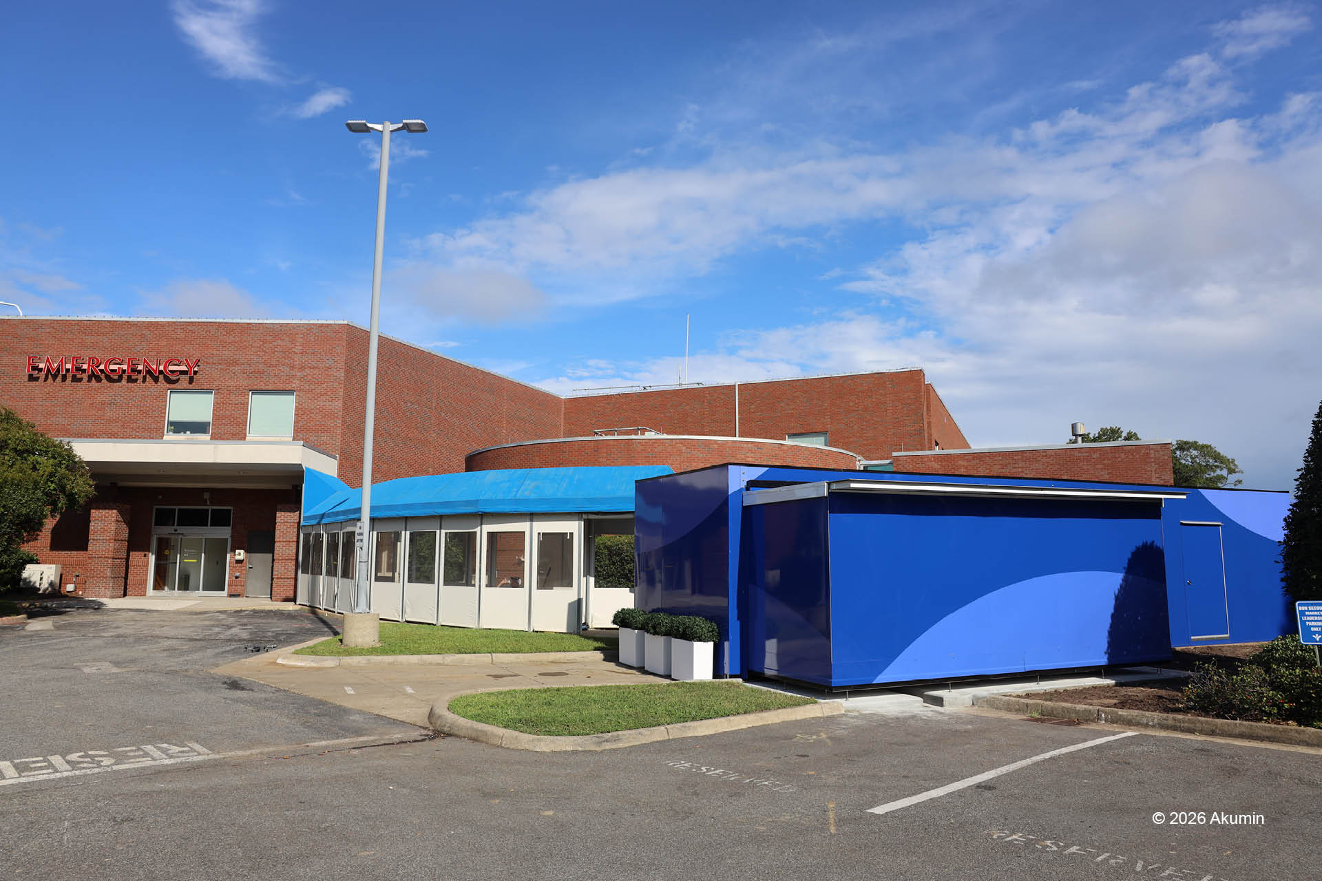 Akumin AXIS PET/CT healthcare facility entrance